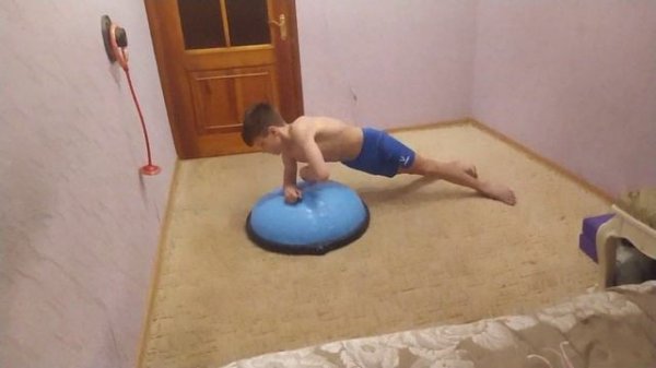 Упражнения с полусферой BOSU. BOSU hemisphere exercises.
