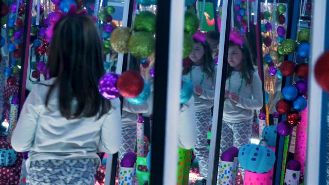 Infinity Mirror Room at Sterling-Morton Elementary смотреть онлайн