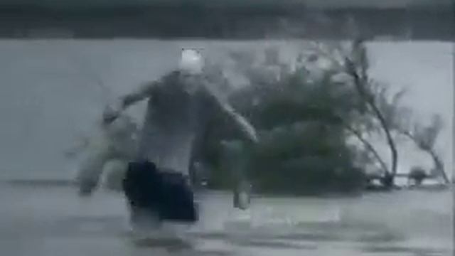 Бабка танцует смотреть онлайн