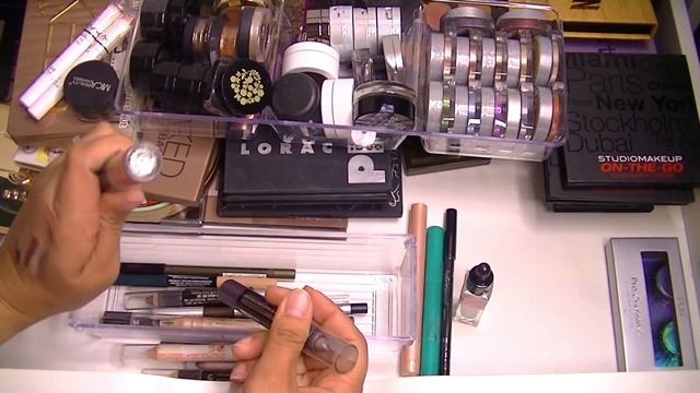 Massive Makeup Collection Declutter 2017! смотреть онлайн
