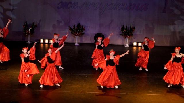 Танец у костра fire P1140156 смотреть онлайн