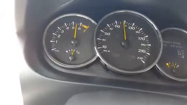0-100 Renault Fluence automático CVT - "piloto" R. E. M. (Kkkk...) смотреть онлайн
