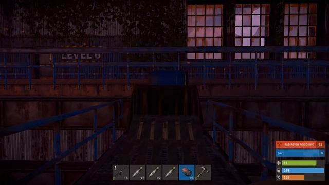 RUST КАК ЛУТАТЬ КОСМОДРОМ ! Работящий китаец нарубил мне кучу дерева !!! смотреть онлайн