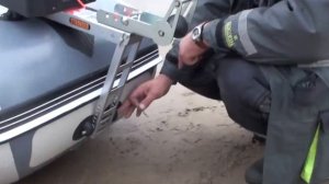Установка якорной лебедки STRONGER Steel Hands 35 на надувную лодку
