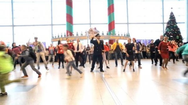 Новогодний флэшмоб в Аэропорту Домодедово | New Year flash mob at Domodedovo Airport