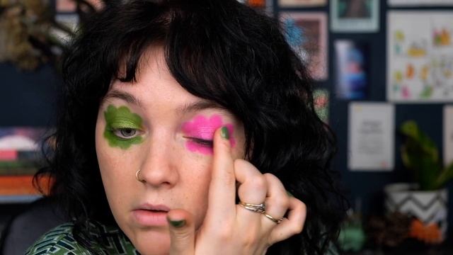 groovy two-toned flower eye look ? смотреть онлайн