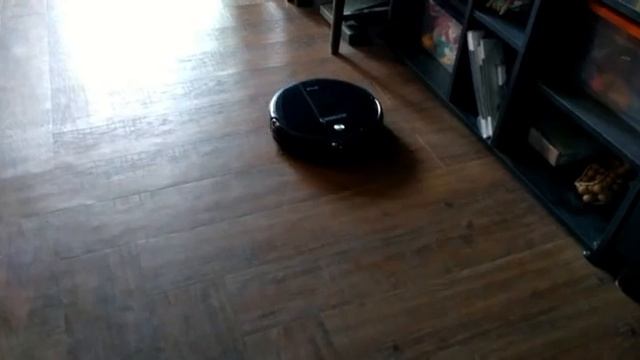 ч.1 Распаковка и обзор робота-пылесоса Gutrend Style 220 смотреть онлайн