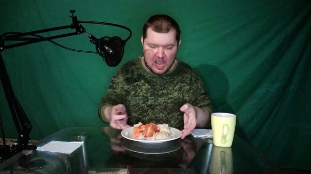 MUKBANG ( Диетическое питание ) Куриные котлеты на пару с овощами смотреть онлайн