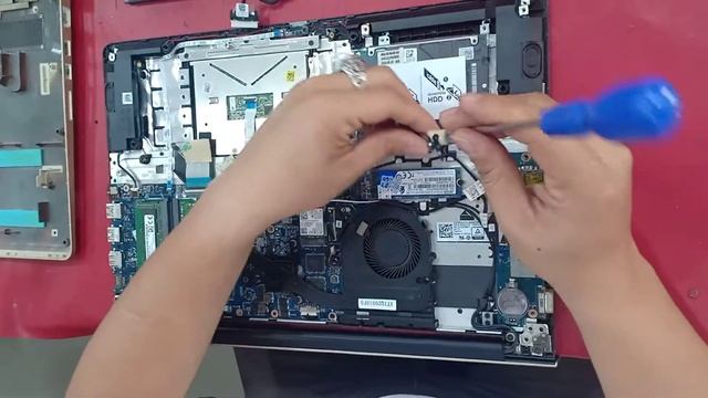 Hướng dẫn tháo máy Dell Vostro 5568 смотреть онлайн