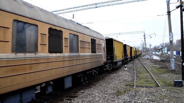 ЧМЭ3-3193 С грузовым поездом + Толкач ЧМЭ3-3739 смотреть онлайн