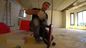 Монтаж труб теплого пола. Монтаж утеплителя на пол.