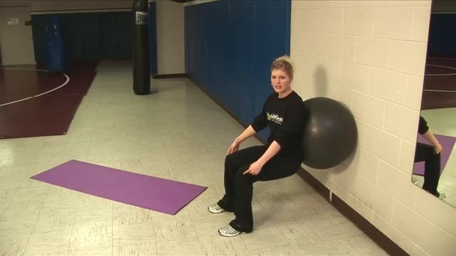 Stability Ball: Wall Squat смотреть онлайн