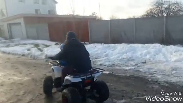 Гоняем на квадрике. Дрифтуем по льду смотреть онлайн