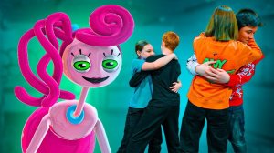 МАМА ДЛИННЫЕ НОГИ заставила нас танцевать МЕДЛЯК! (Крутые детки) Cool Kids