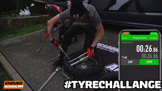 HOW TO Change enduro tyre under 2 minutes | Challenge! смотреть онлайн