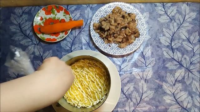 Салат "Скумбрия под шубой" ◊ с рыбкой холодного копчения ? смотреть онлайн