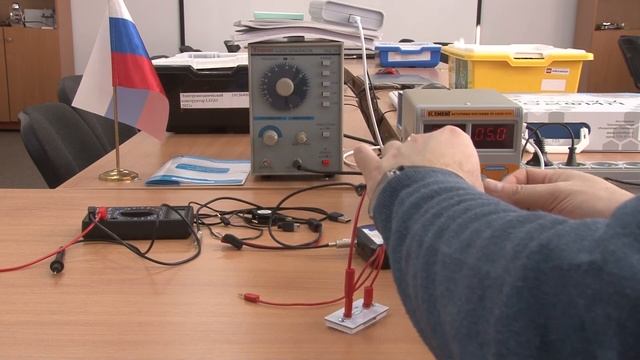 Закон Ома для участка цепи | Цифровые лаборатории | Z.Labs смотреть онлайн