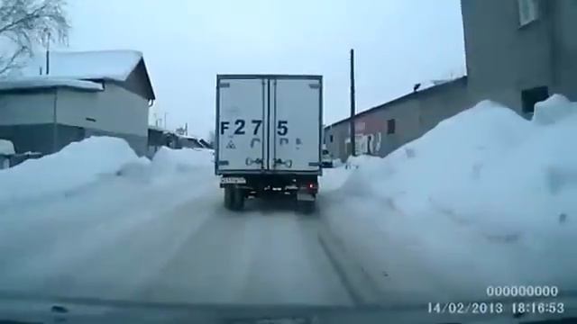 Ааа.Колесики земли не касаются.