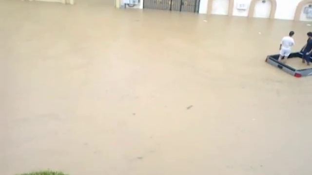 امطار جده 22-2-1432 هـ حي التوفيق - مازال المطر مستمر بغزاره смотреть онлайн