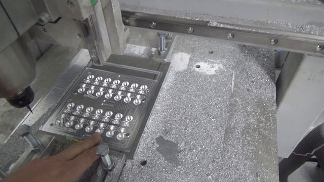 Бизнес в гараже. Готовим к работе новый станок. Не хватает времени работать на всех станках. смотреть онлайн