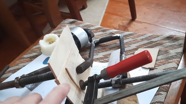 Клею фанеру-заглушку для розбитої Fender cd60 s смотреть онлайн