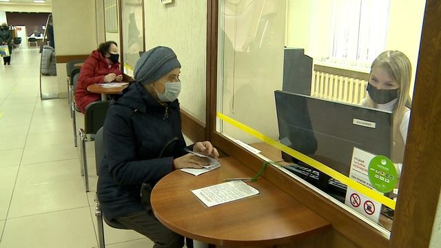 Огромные очереди из-за желающих распечатать QR-код возникли в МФЦ Череповца смотреть онлайн