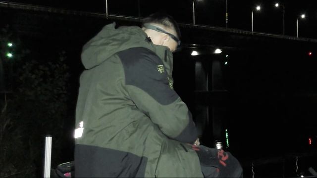 Осенняя ловля на фидер. Ночная рыбалка на Немане. Ловля леща и подлещика смотреть онлайн