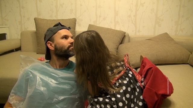 Красим папе бороду в ЗЕЛЁНЫЙ ЦВЕТ !!! смотреть онлайн