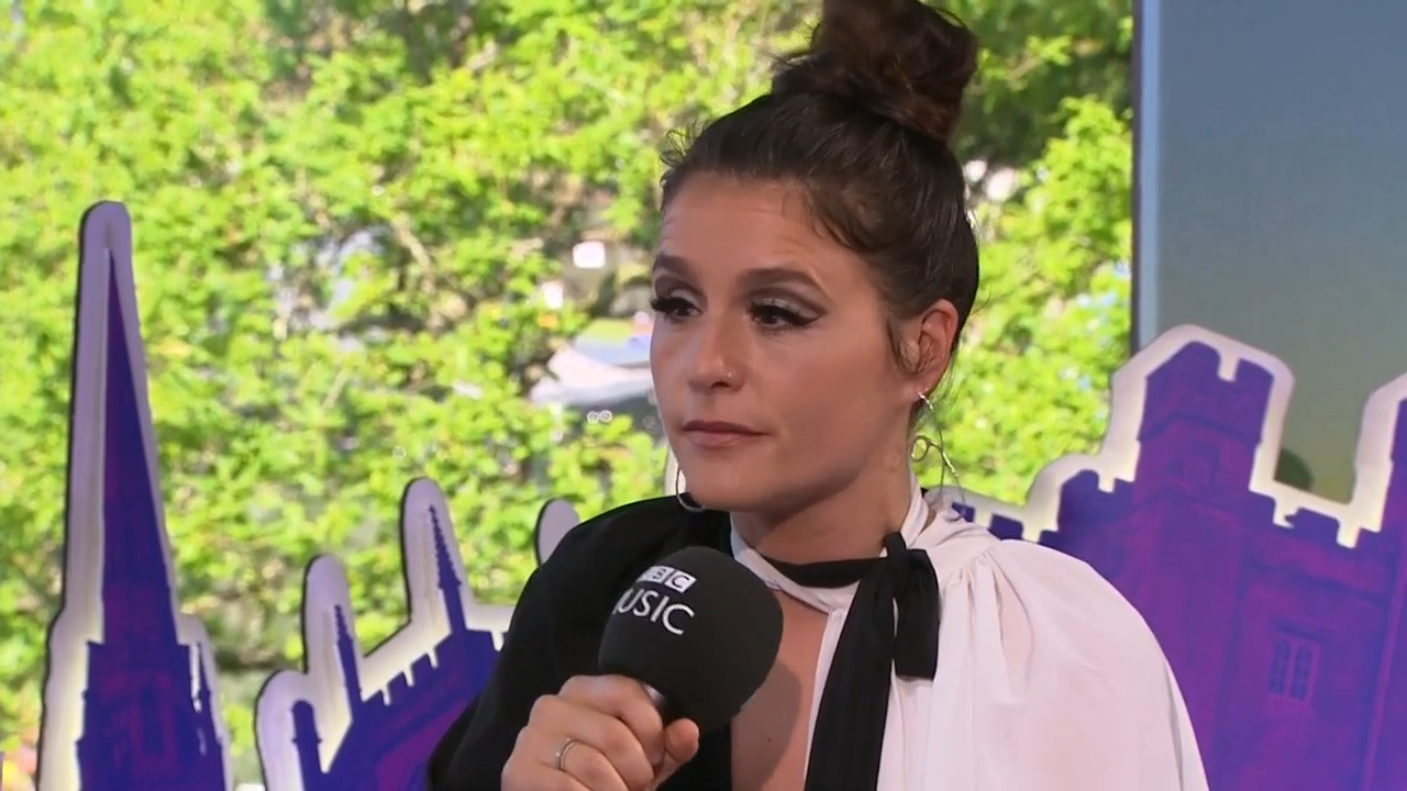 Jessie Ware - Live + Interview at BBC Music The Biggest Weekend (BBC Two, 2018) смотреть онлайн