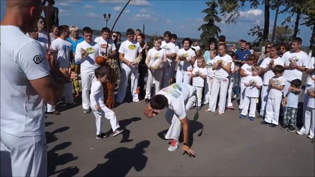 АБАДА КАПОЭЙРА ТОЛЬЯТТИ в гостях у Самарской школы АБАДА КАПОЭЙРА, Набережная Самары, 07.09.2014 г. смотреть онлайн
