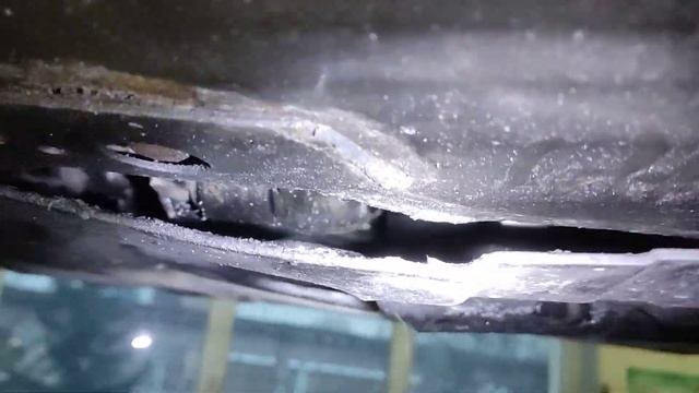 Огляд ходової на СТО Ford Kuga 2.0D діагностика підйомник перевірка картер стойки амортизатори СБ смотреть онлайн