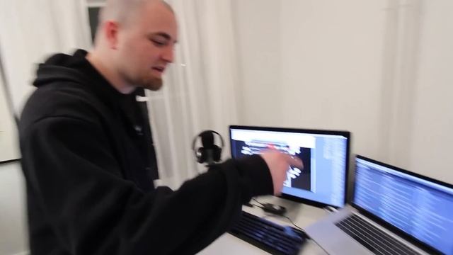Ultimate Tech Office Tour / Gaming Setup / Desk Setup 2013 смотреть онлайн