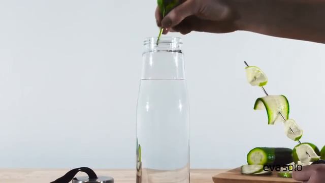 Бутылка для воды со шпажкой для фруктов Myflavour от Eva Solo