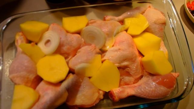 Куриные бедрышки в духовке,с Картофелем и Пряными травами смотреть онлайн