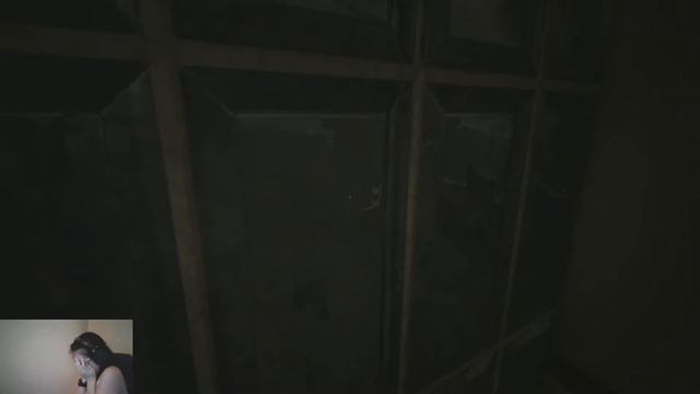 My Girlfriend plays Outlast for the first time. смотреть онлайн
