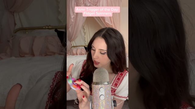 ASMR Trigger of the Day: Fidget Spinners #asmr #shorts смотреть онлайн