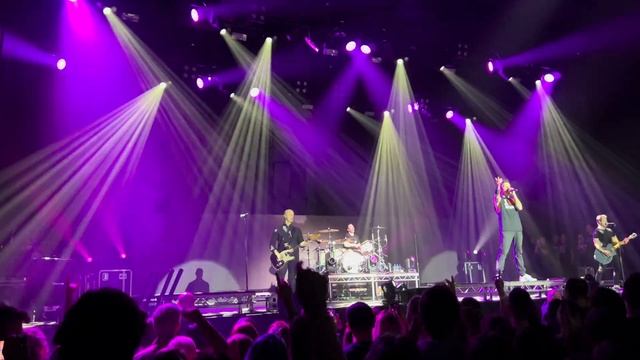 Simple Plan: Million Pictures of You [Live @ Forum Karlín, Prague, 28.01.2024] 4K смотреть онлайн