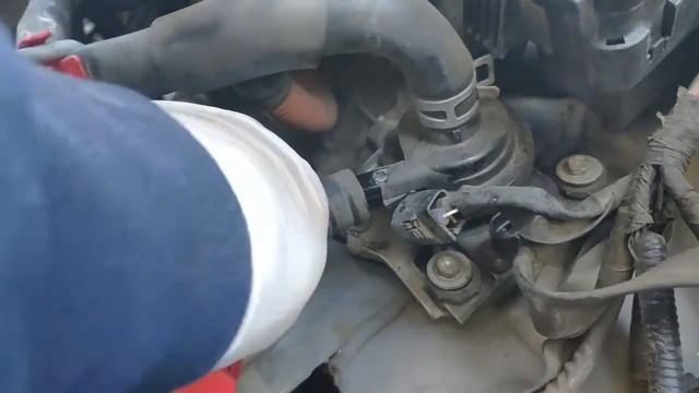 Toyota Prius P0A93 Замена инверторной помпы/ Toyota Prius P0A93 Change inverter water pump. смотреть онлайн