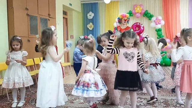 Танец "Фантиком шуршу" смотреть онлайн