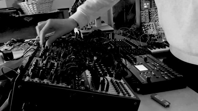 Tangie 1hr+ improvised modular techno (live) смотреть онлайн