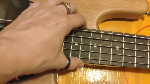 Обзор сборки китайской реплики Musicman StingRay 5 ясень натур