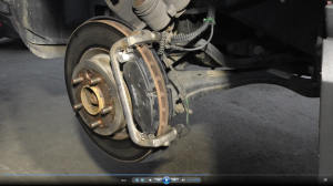 Замена передних тормозных колодок на Land Rover Discovery 4  3,0 Ленд Ровер Дискавери 4 2015