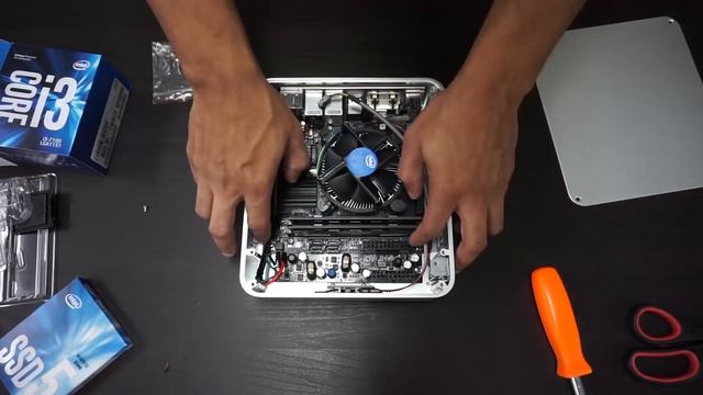 Mini-ITX Christmas PC Build for My Mom смотреть онлайн