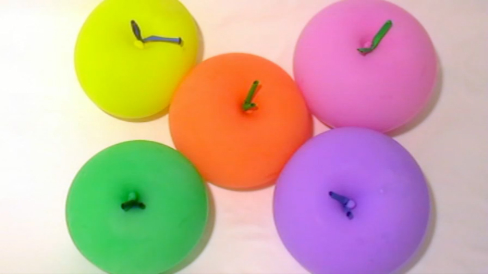 5 Шариков яблоко с водой Учим цвета смотреть онлайн