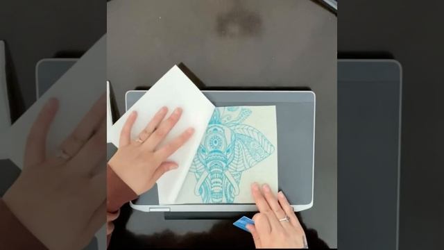 Applying a oracal 651 decal to a Dell laptop смотреть онлайн