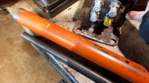 Гидроусилитель руля трактора т 25  -- кронштейн дозатора  .