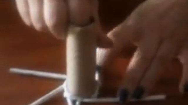 плетение из газетных трубочек, велосипед-кашпо мастер класс ( плетём колесо) 1 часть смотреть онлайн