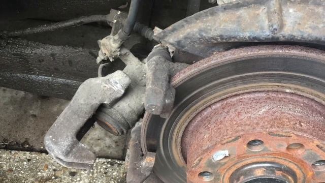 Volkswagen Golf MK5 How to remove/fix broken ABS Sensor смотреть онлайн