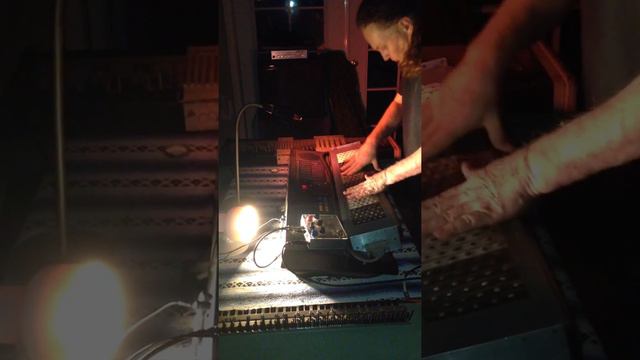 Bill Wesley performing "New Glory" смотреть онлайн