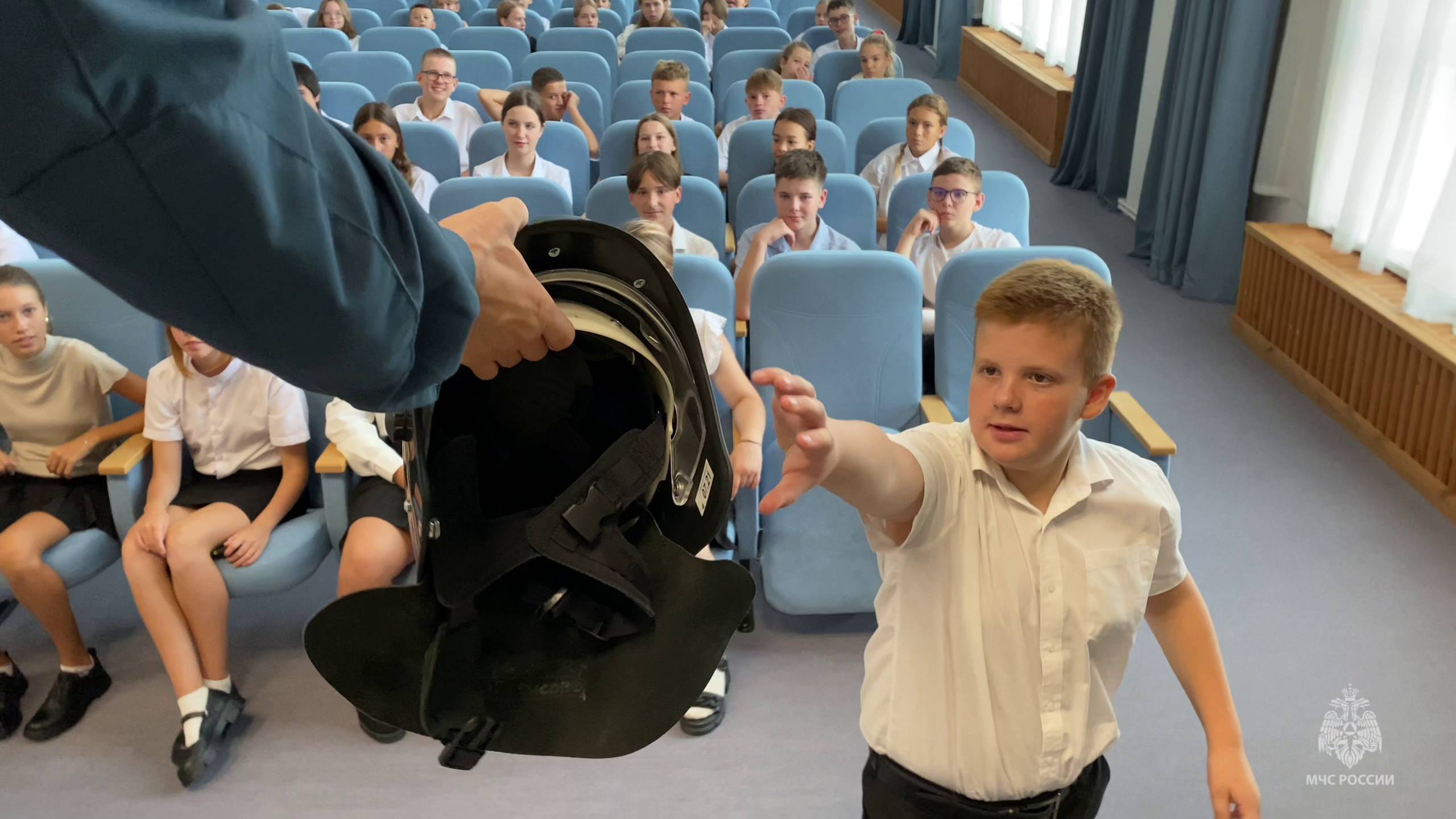 Для школьников и студентов Севастополя в День знаний сотрудники МЧС провели уроки безопасности смотреть онлайн